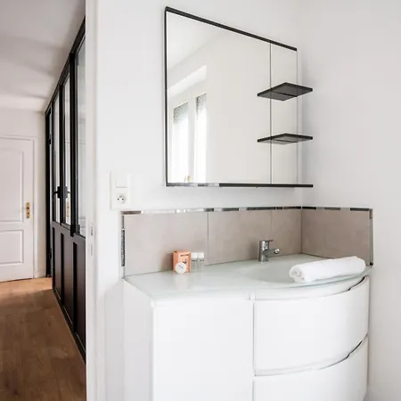 Family In Lille, Garden And Parking - 6/8p