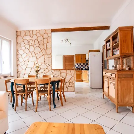 Nyaraló Family In Lille, Garden And Parking - 6/8p